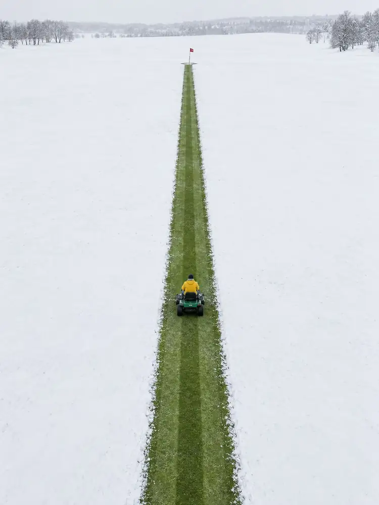 Hors-piste, tableau de golf surréaliste de Daniel Pelcat, série Minimalistes