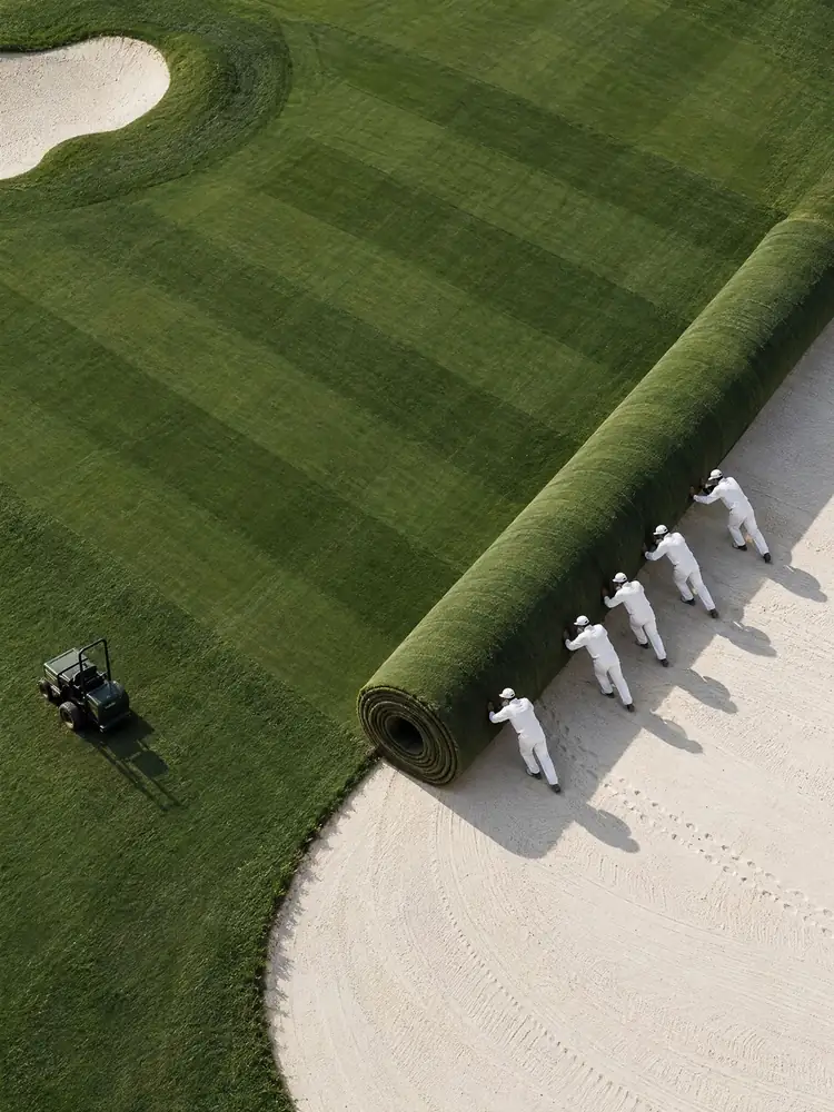 Le Tapis, tableau de golf surréaliste de Daniel Pelcat, série Minimalistes