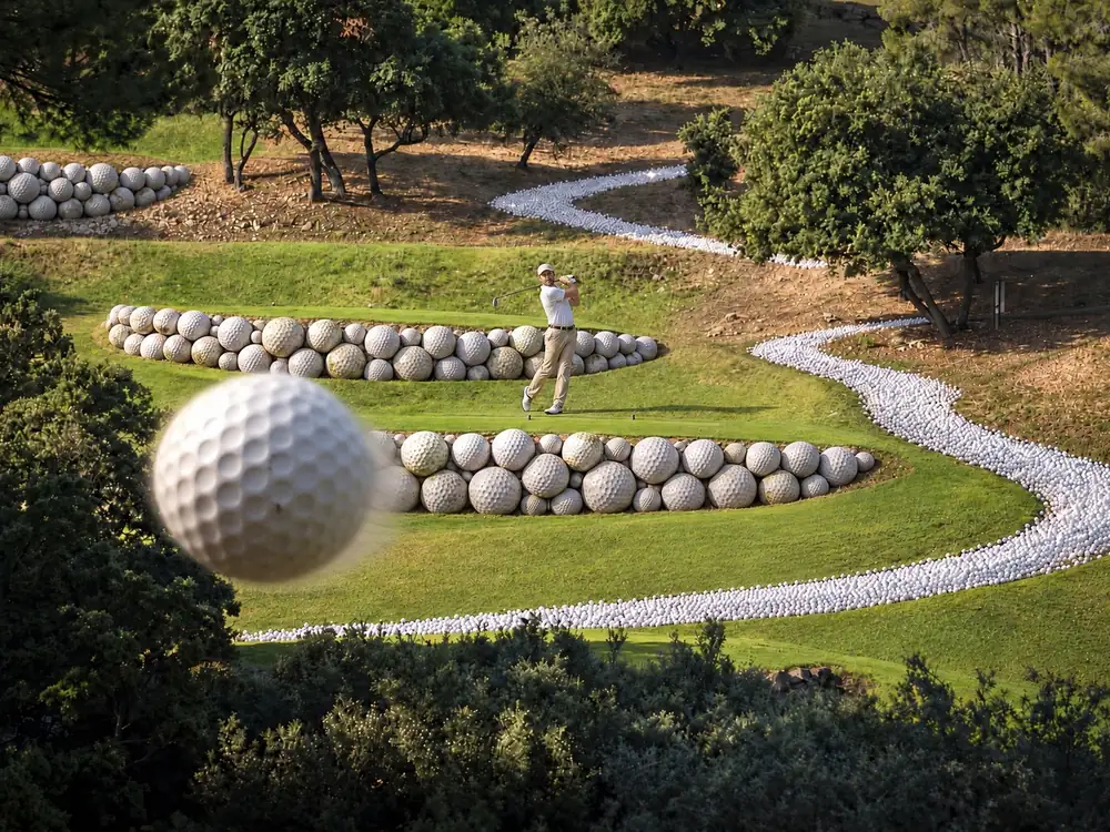 Le Mur de balles, tableau de golf surréaliste de Daniel Pelcat, série Mirages